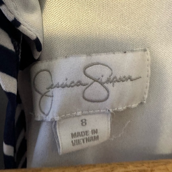 Jessica Simpson size 8 navy, white stripe dress. Flattering. Excellent condition - Picture 4 of 4